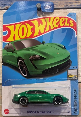 Porsche Taycan Turbo S - Green